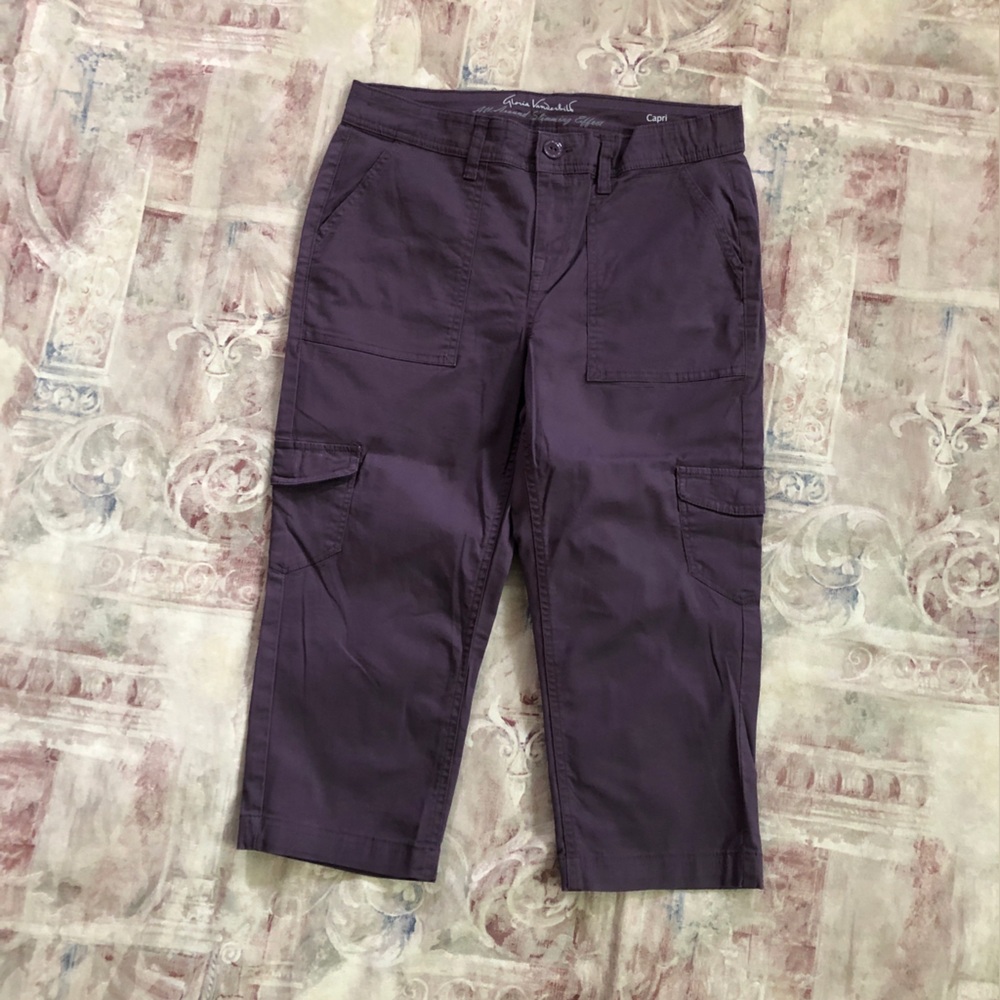 Gloria Vanderbilt Cargo Capris in Deep Plum Size 6P